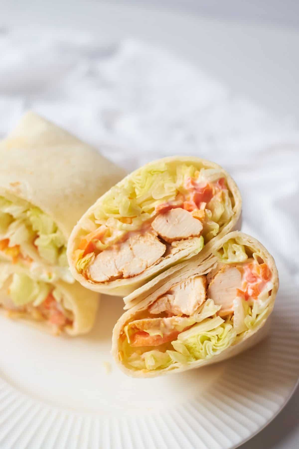 Delicious Skinny Buffalo Chicken Wraps: Simple Ingredients